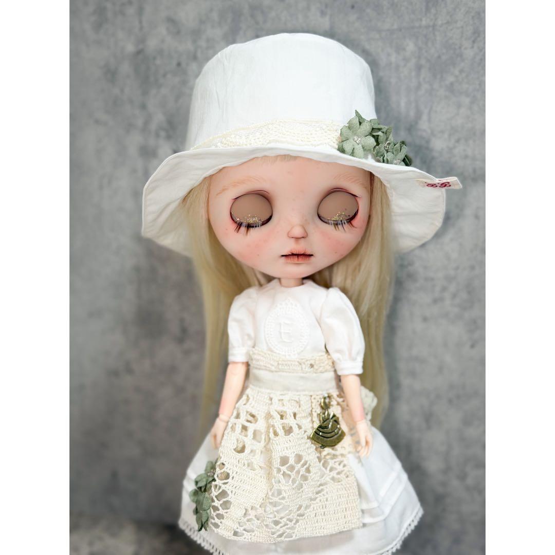 《かたちを変える記憶》ネオブライスアウトフィット　ドール服