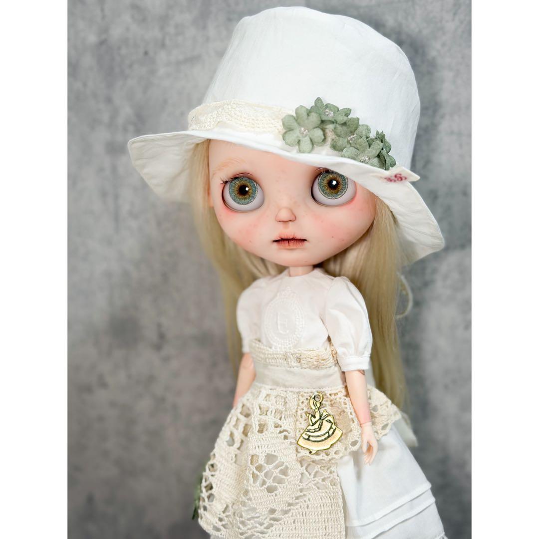 《かたちを変える記憶》ネオブライスアウトフィット　ドール服