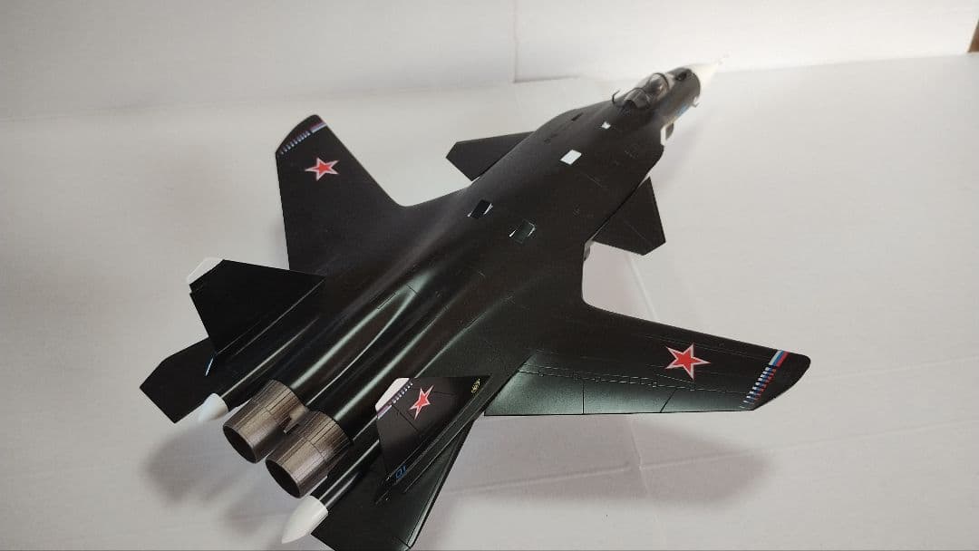 プラモデル完成機　1/72　Su-47ベルクート