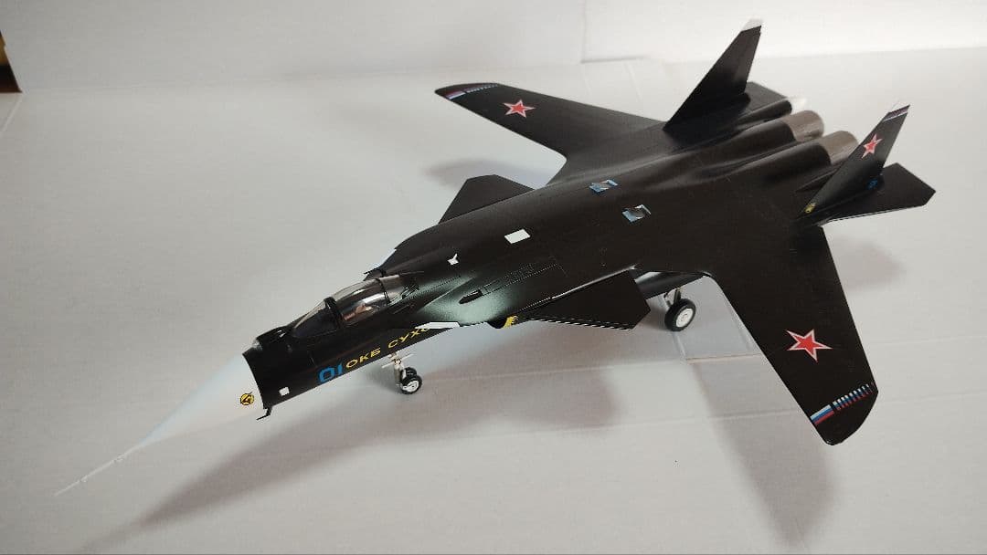 プラモデル完成機　1/72　Su-47ベルクート