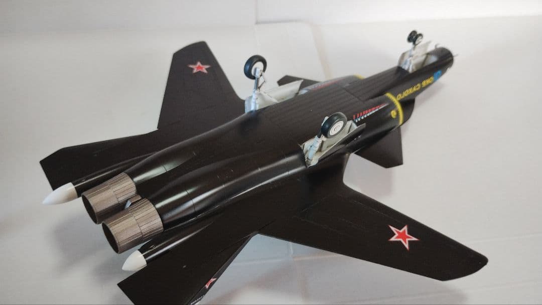 プラモデル完成機　1/72　Su-47ベルクート
