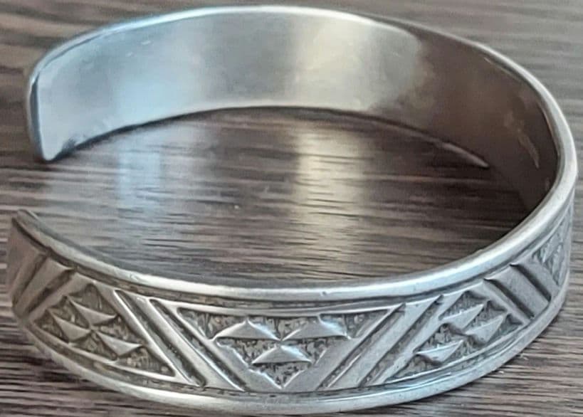 シルバーバングル インディアンジュエリー ジェネバラモーン作