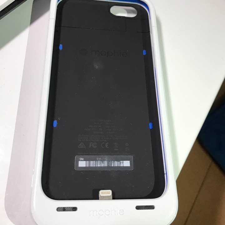 mophie  携帯カバー兼充電器