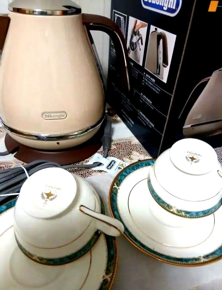 デロンギ 電気ケトル　ハリオ タンブラー　ノリタケ カップ＆ソーサー　ドリッパー