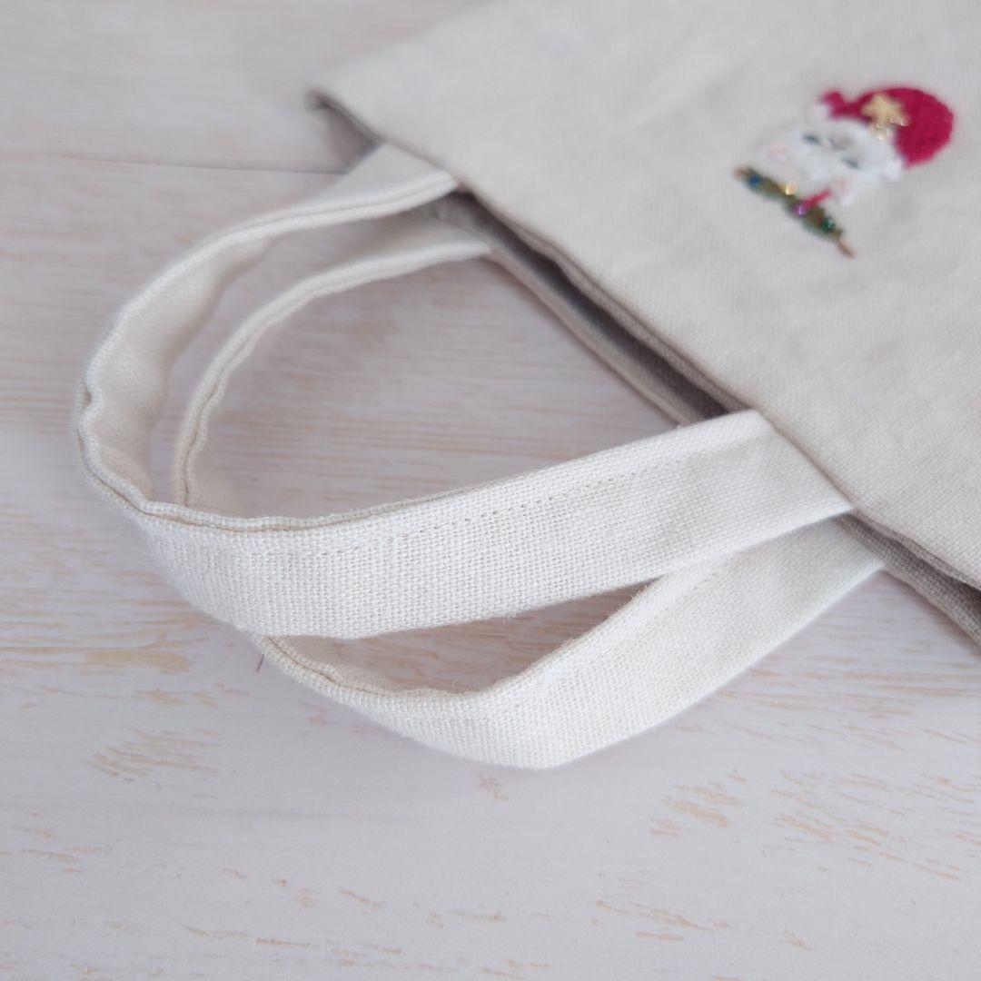 手刺繍入ちっちゃなぺたんこトートバック【白猫と赤い手袋】