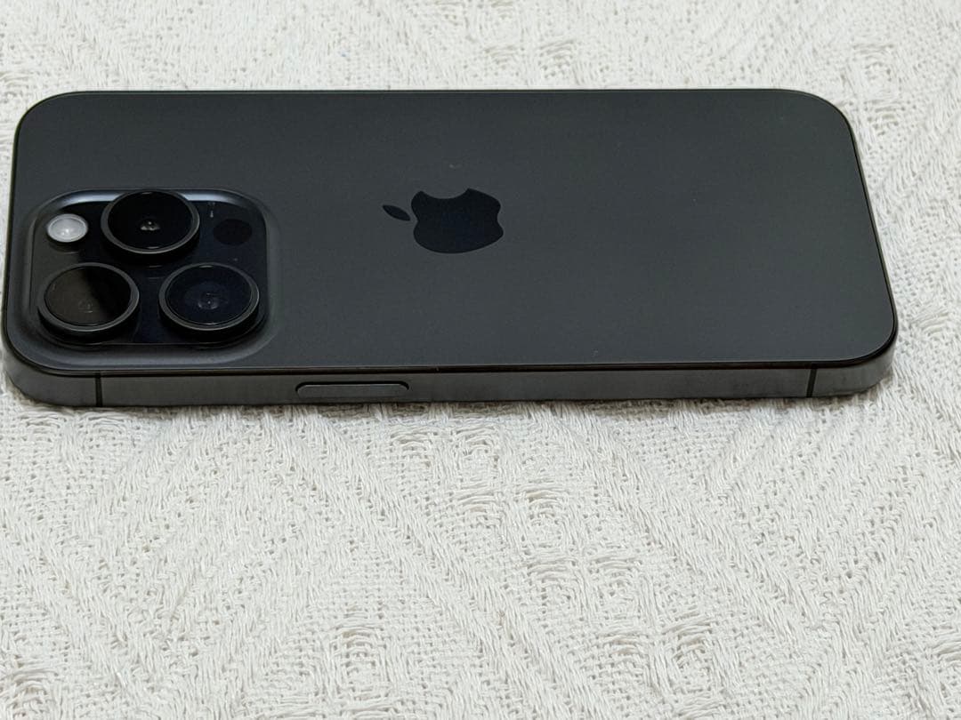 美品　セット品！　iPhone 15 pro 128GB ブラック
