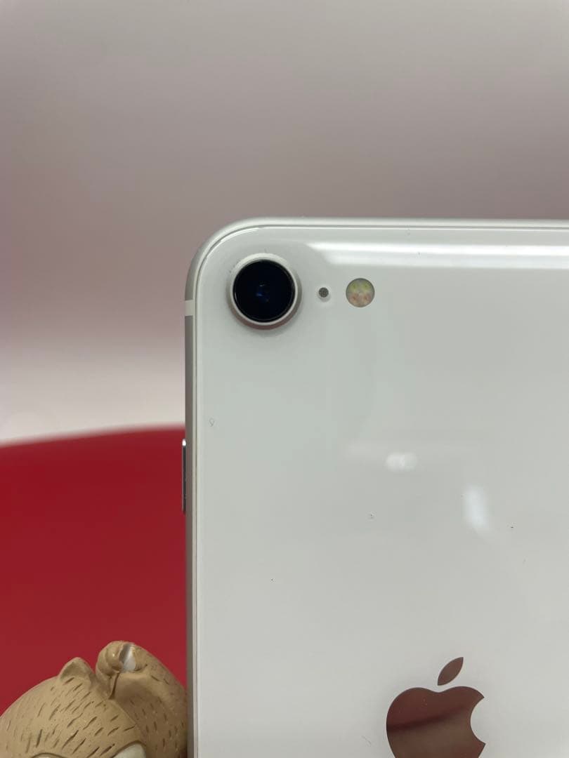 ち*。様 Apple iPhone SE2 64GB ホワイト バッテリー交換済