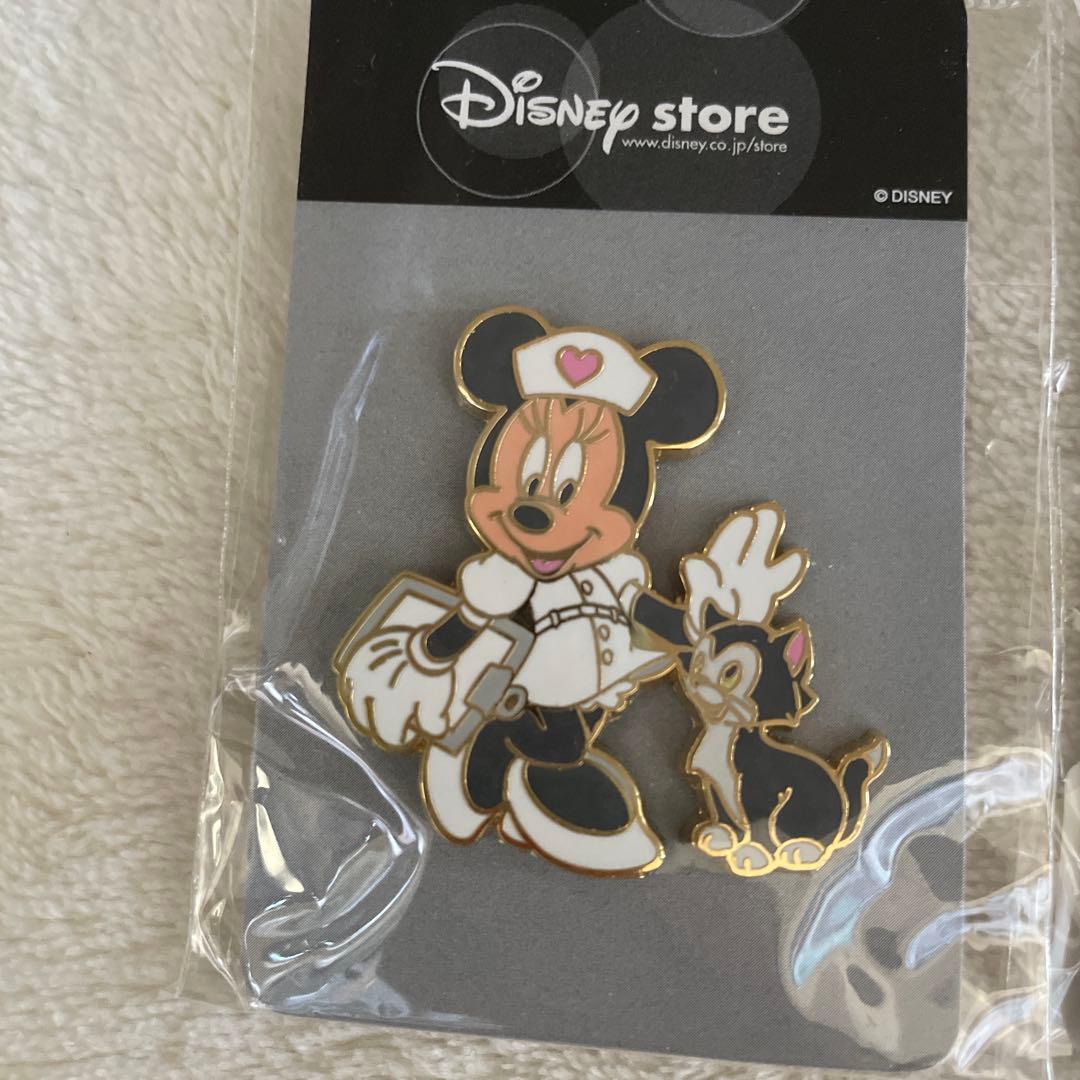 ディズニーストア　ピンバッジ　ミニーマウスとチップとデール　ナース　フィガロ