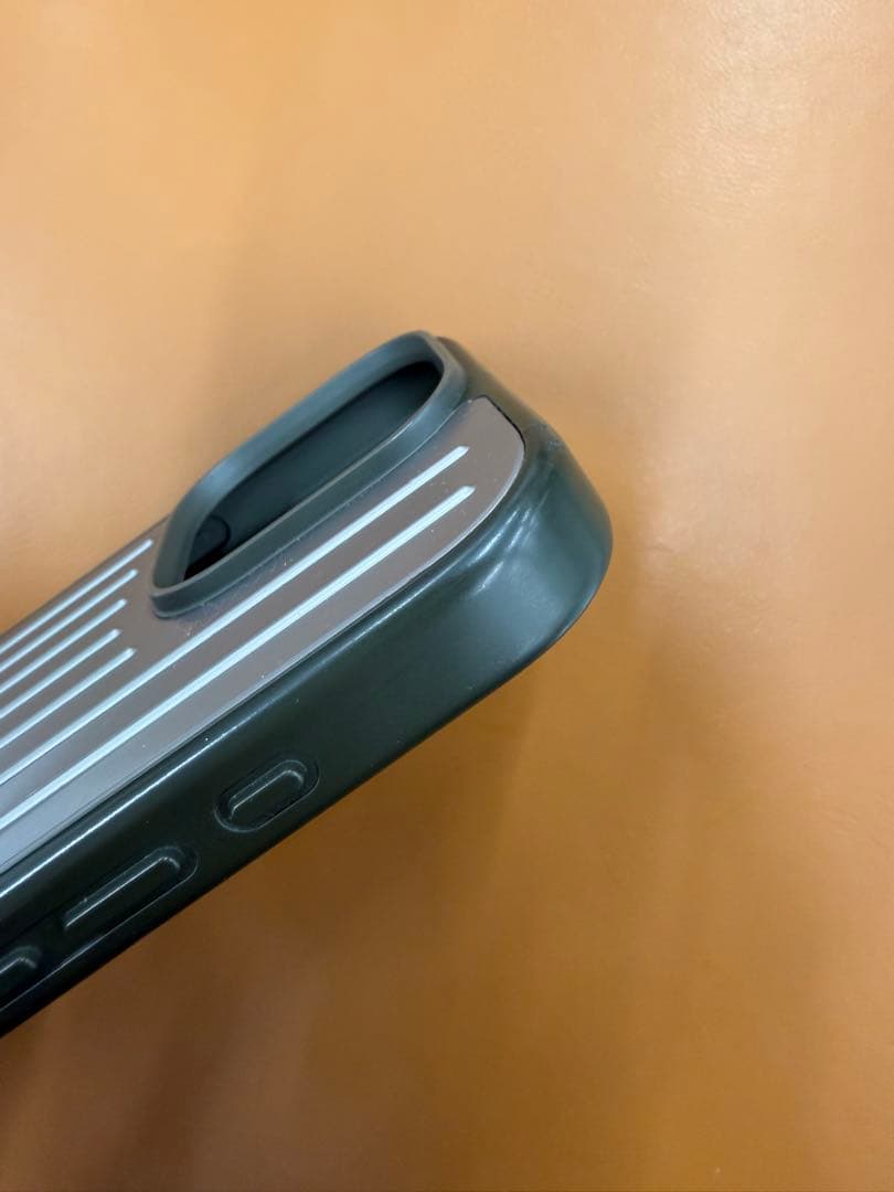 iPhone16PRO用ケース RIMOWA チタニウム