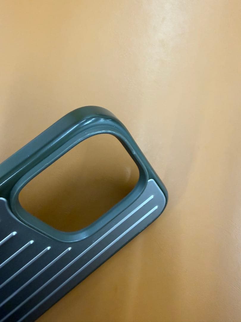 iPhone16PRO用ケース RIMOWA チタニウム