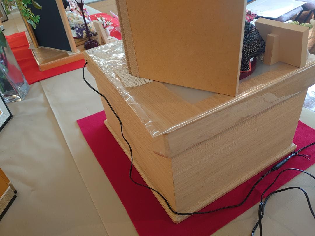 ●新品●収納式おひなさまフルセット●　つむぎ風衣装飾り　LED電気付き台