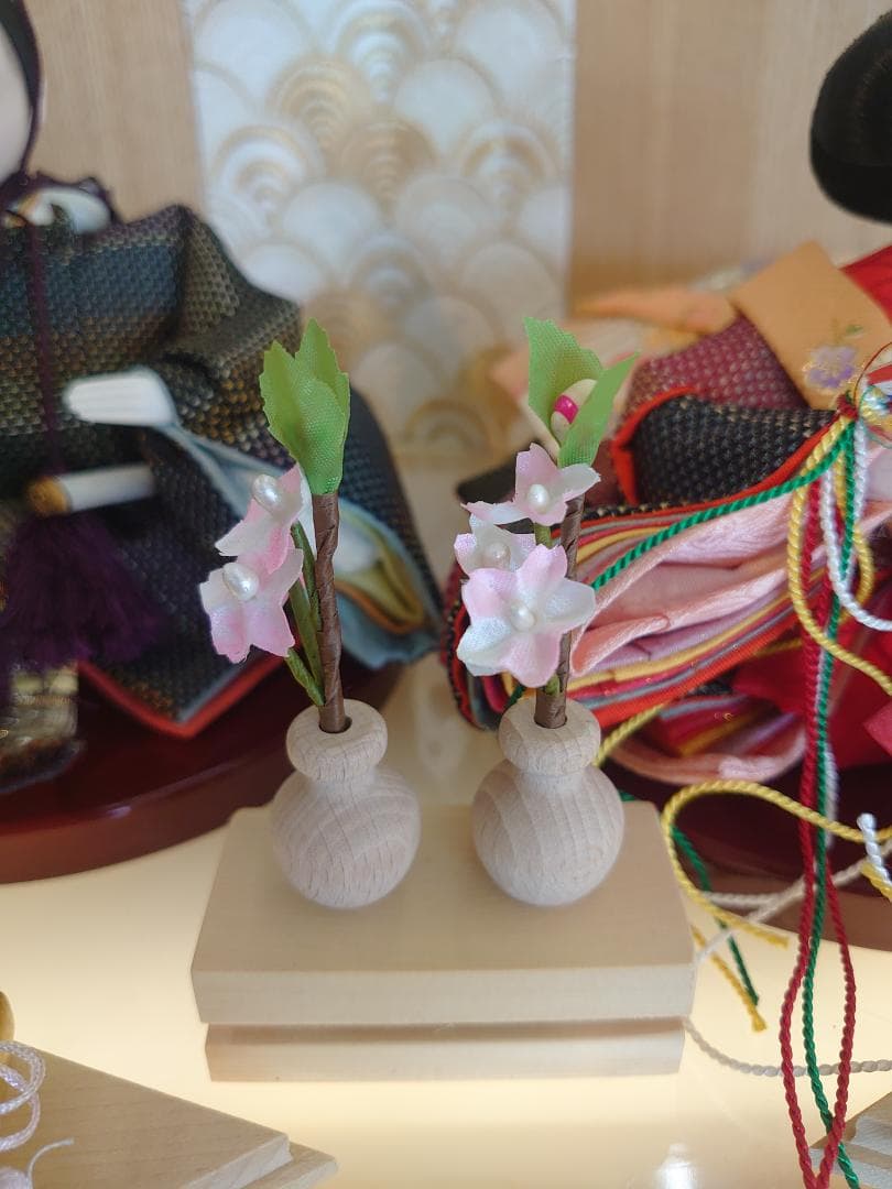 ●新品●収納式おひなさまフルセット●　つむぎ風衣装飾り　LED電気付き台