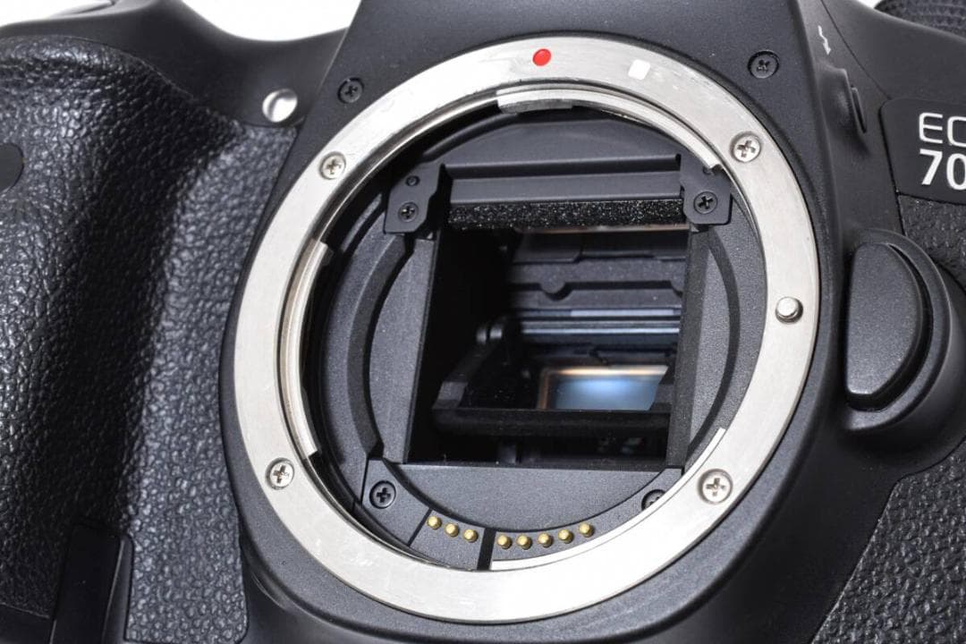 【美品】Canon EOS 70D ボディ ★シャッター回数 9,685回★