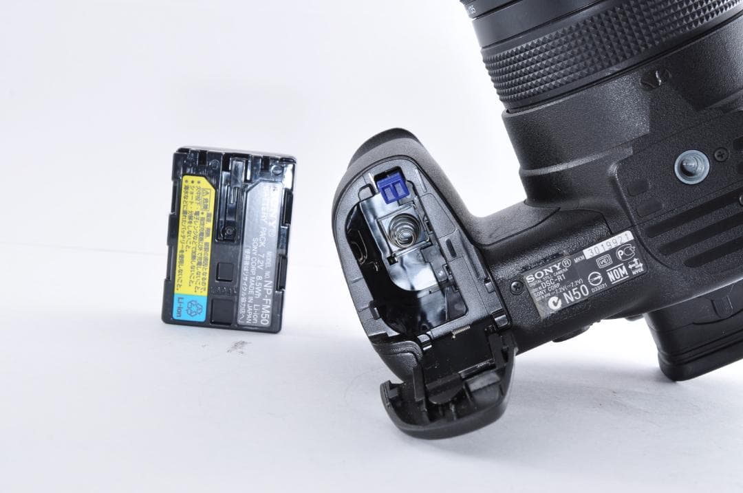 Sony Cyber-Shot DSC-R1　デジタルカメラ