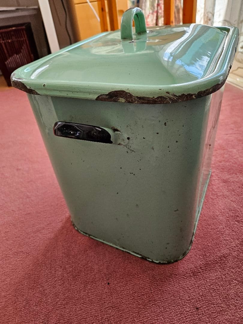 イギリスアンティークホーローブレッド缶