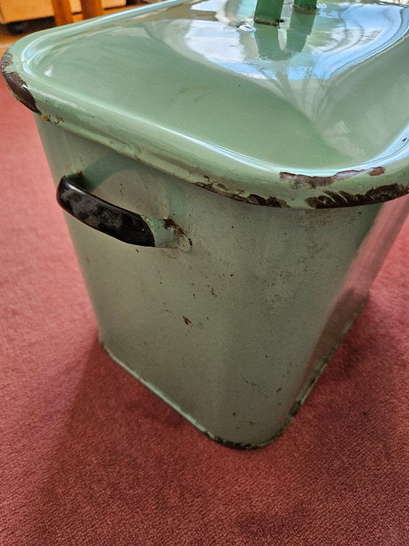 イギリスアンティークホーローブレッド缶