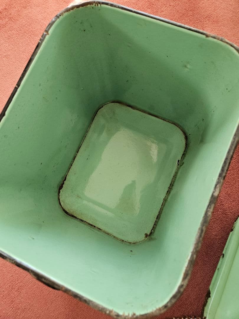 イギリスアンティークホーローブレッド缶