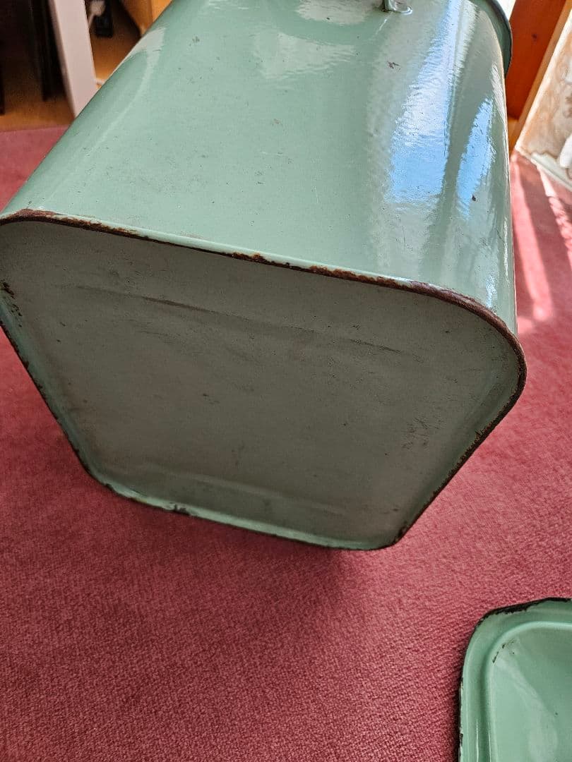 イギリスアンティークホーローブレッド缶