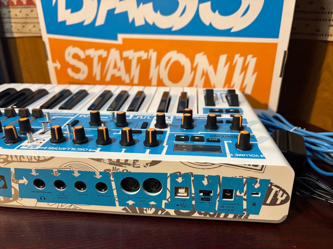 BASS STATION II Swifty Edition シンセサイザー