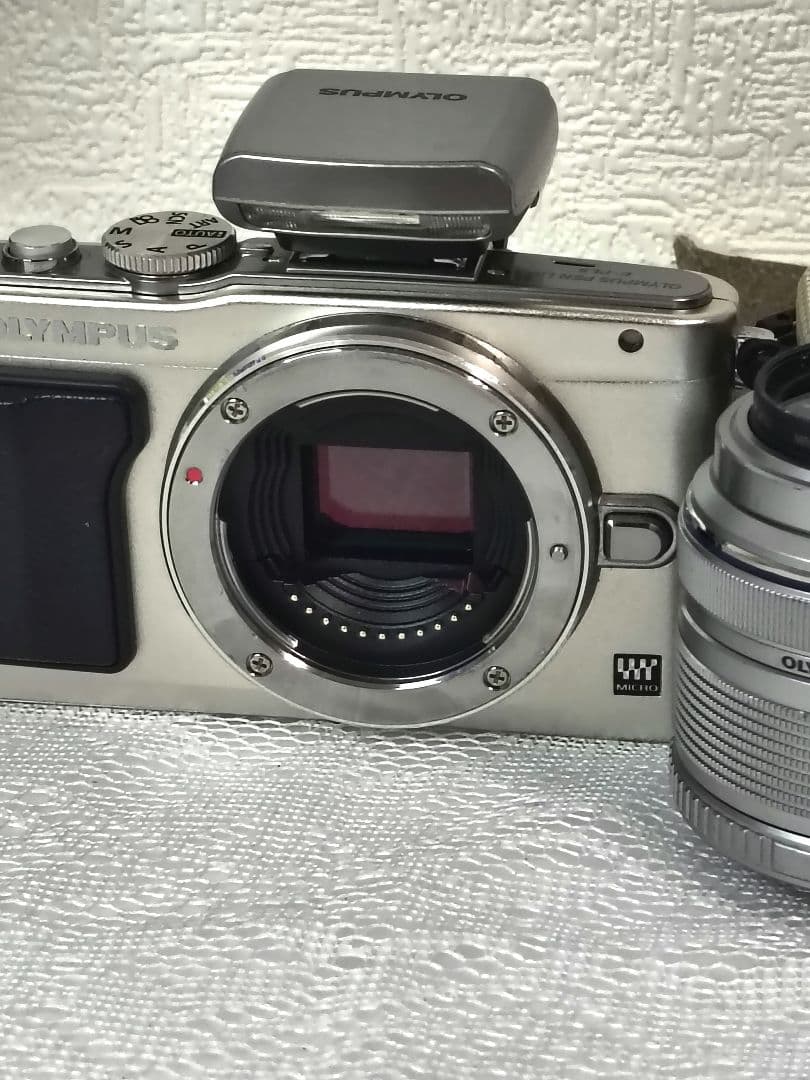 オリンパス E-PL5 14-42mmレンズ、望遠レンズ40-150mm付き