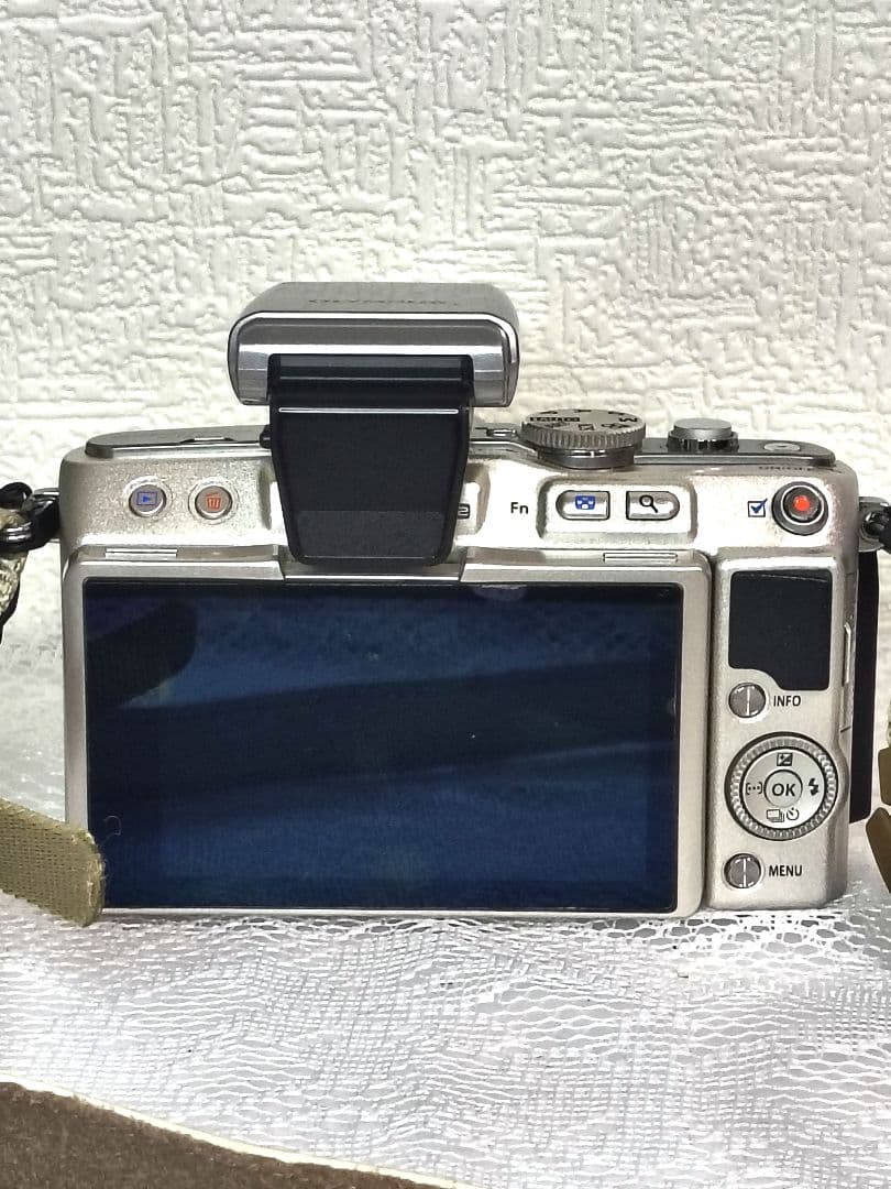 オリンパス E-PL5 14-42mmレンズ、望遠レンズ40-150mm付き