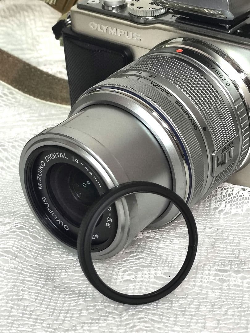 オリンパス E-PL5 14-42mmレンズ、望遠レンズ40-150mm付き