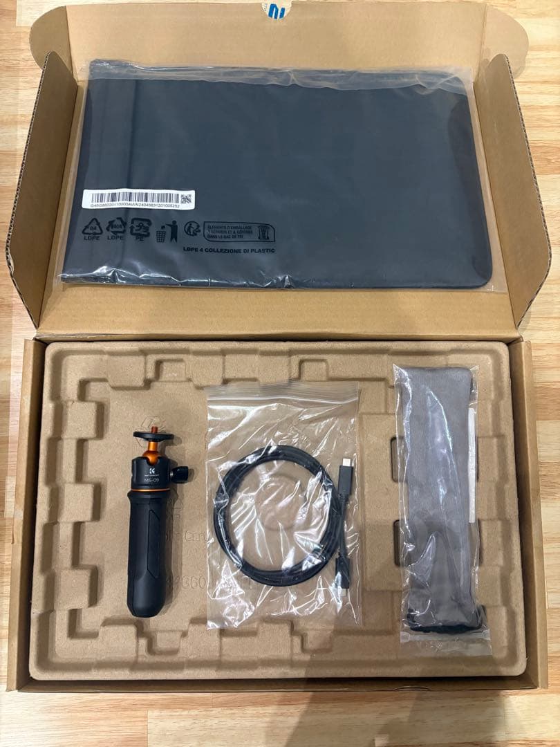 ASUS ZenScreen MB166CR ポータブルモニター