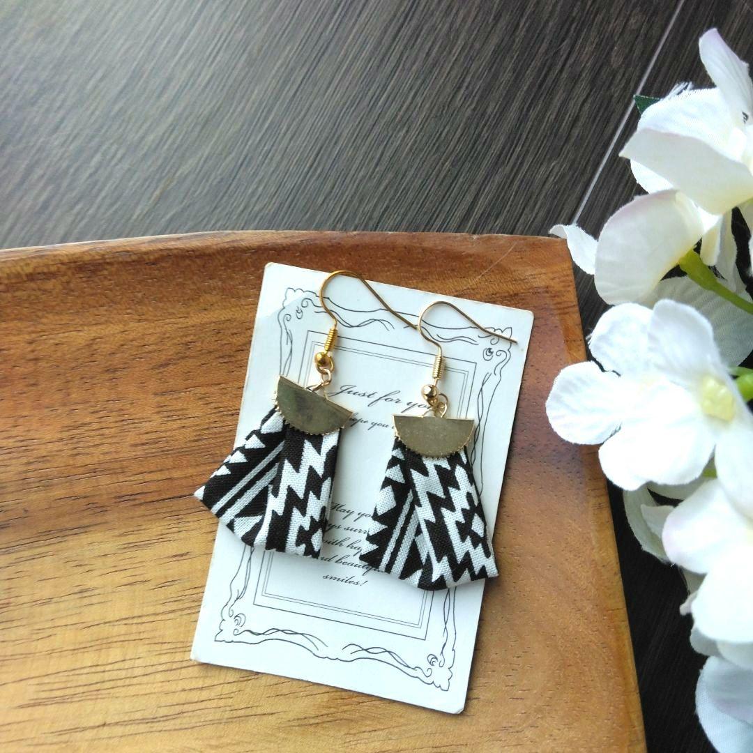 再販　オルテガ　タッセル　リボン　ネイティブ　白　黒　ピアス　イヤリング