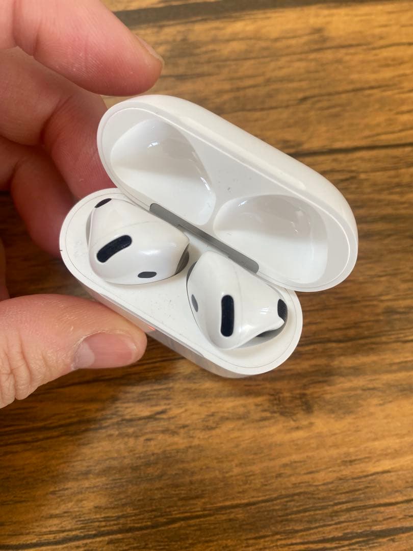 AirPods4 本体 ホワイト 充電ケース付き