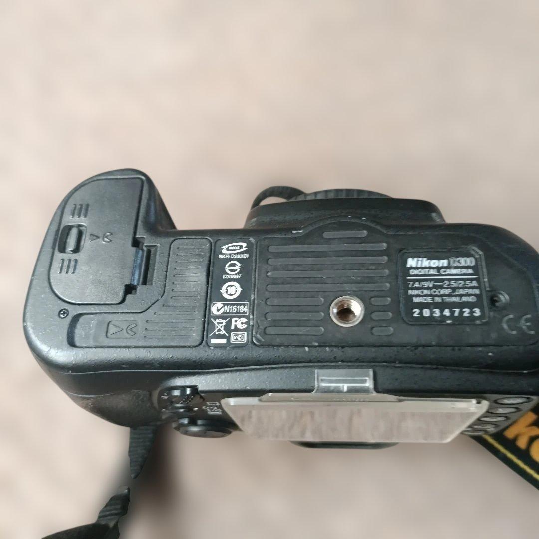 Nikon D300 デジタル一眼レフカメラ 本体 ＋ MC36