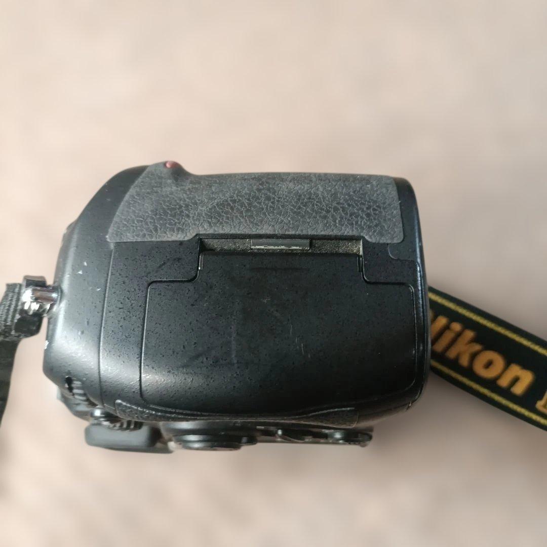 Nikon D300 デジタル一眼レフカメラ 本体 ＋ MC36