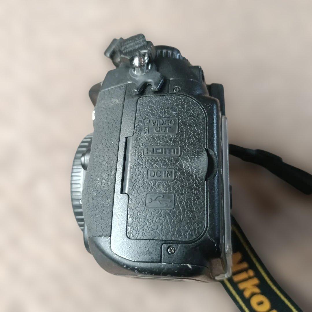 Nikon D300 デジタル一眼レフカメラ 本体 ＋ MC36