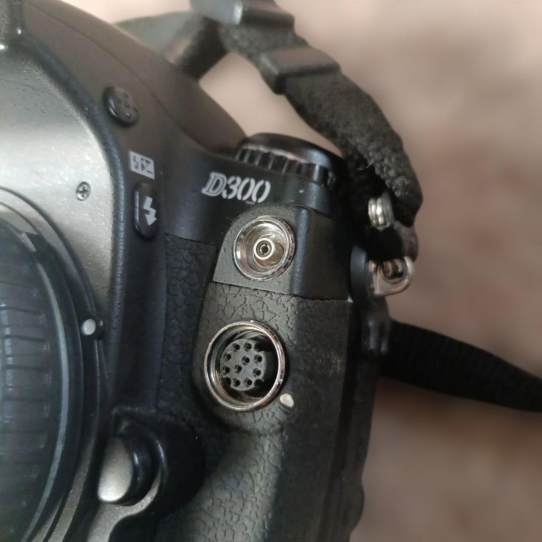 Nikon D300 デジタル一眼レフカメラ 本体 ＋ MC36