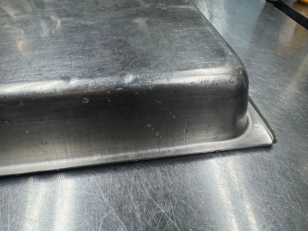 スチコン1/1サイズホテルパン　ステンレス18-8と18-10