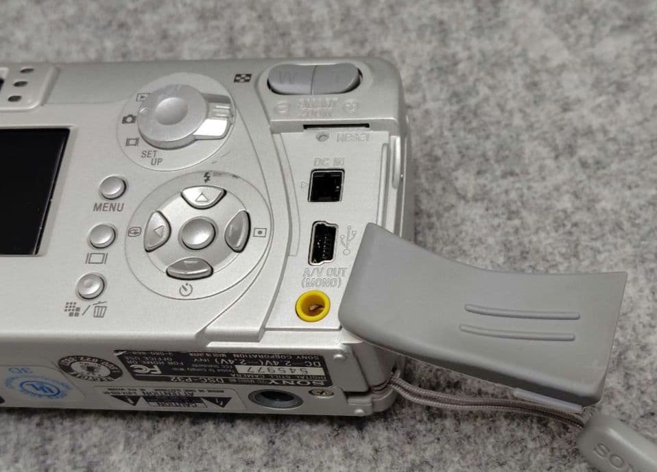 デジタルカメラ SONY Cyber-shot DSC P32