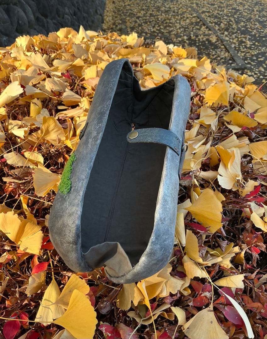 フェイク石バッグ 苔刺繍　カルトナージュ　ジブリ　一点もの　作家ものクラッチ