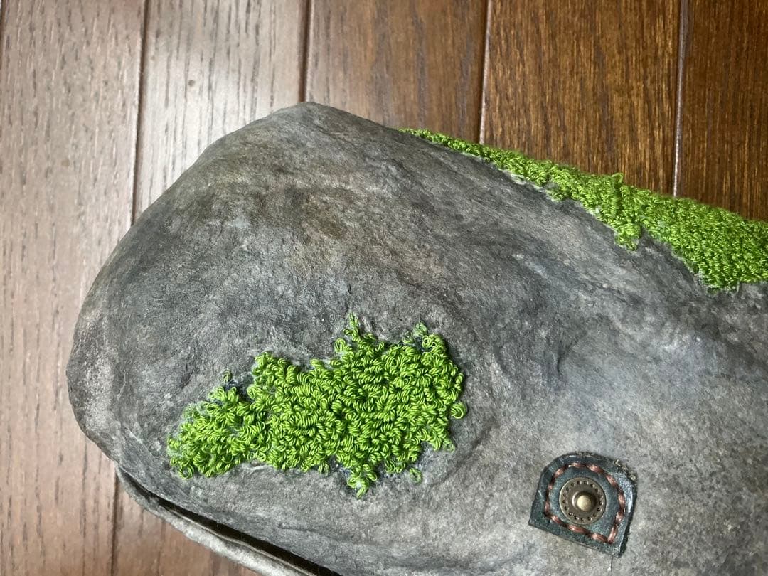 フェイク石バッグ 苔刺繍　カルトナージュ　ジブリ　一点もの　作家ものクラッチ