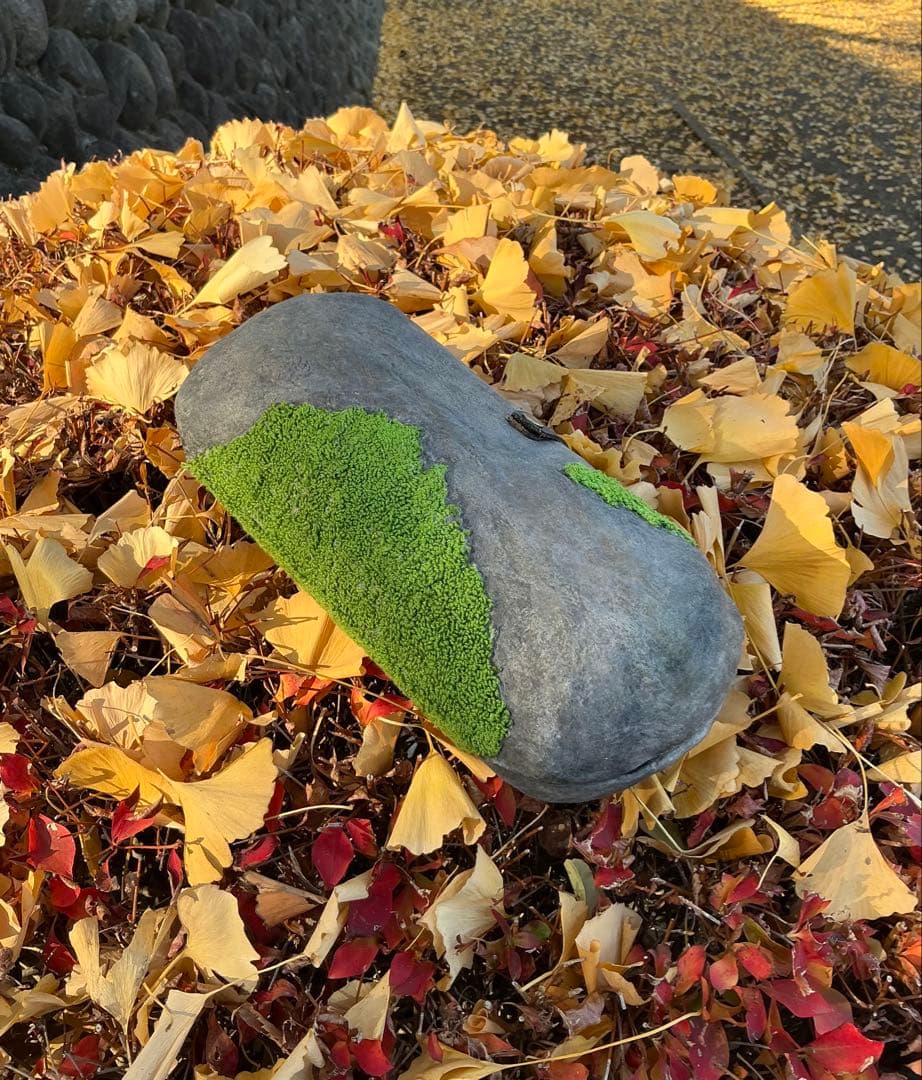 フェイク石バッグ 苔刺繍　カルトナージュ　ジブリ　一点もの　作家ものクラッチ