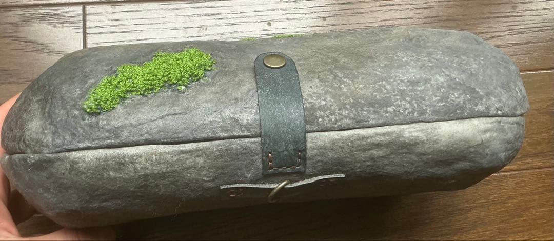 フェイク石バッグ 苔刺繍　カルトナージュ　ジブリ　一点もの　作家ものクラッチ