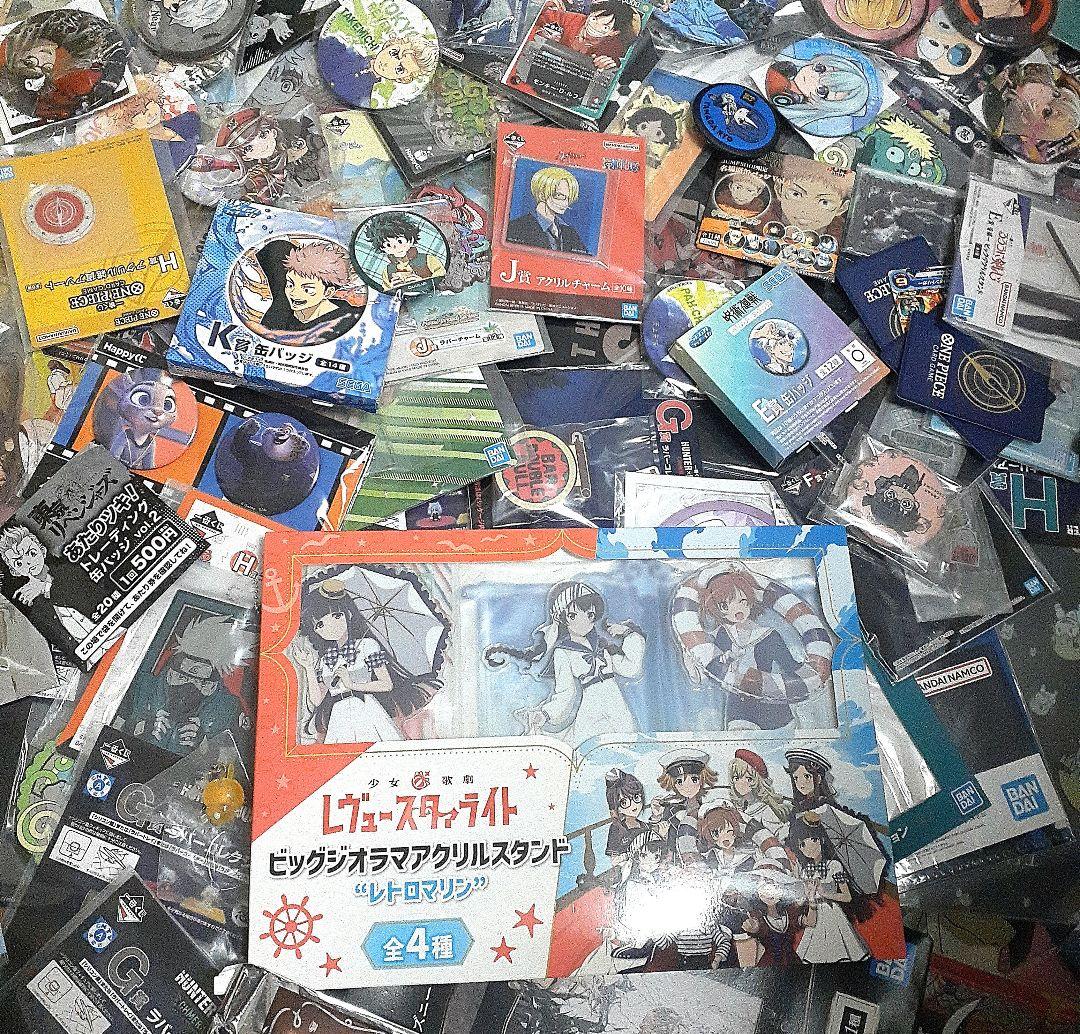 アニメキャラクターグッズ大量まとめ売り缶バッジ＆美少女フィギュア等1100点以上