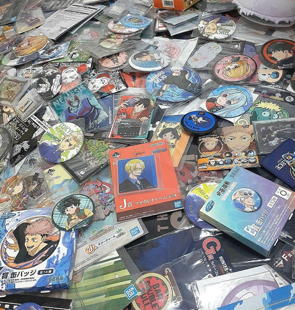 アニメキャラクターグッズ大量まとめ売り缶バッジ＆美少女フィギュア等1100点以上
