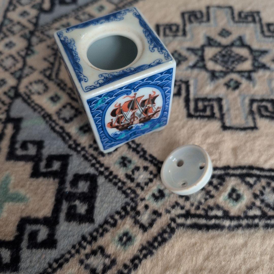 KORAKU 青と白の陶器容器
