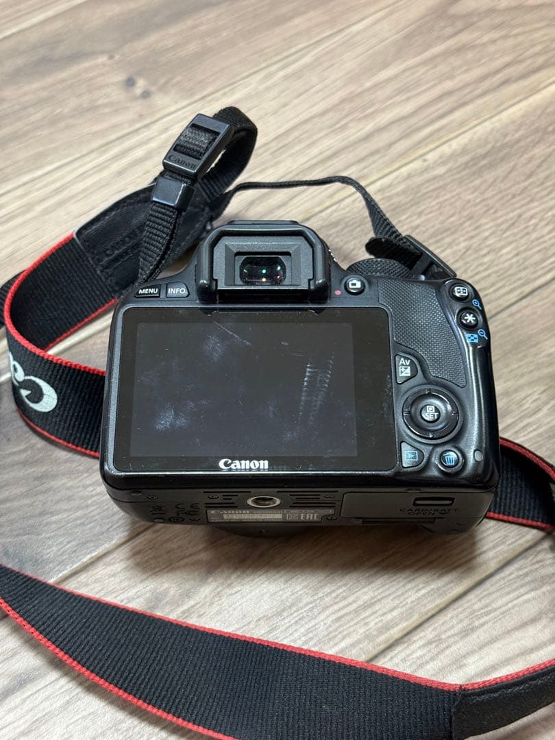 Canon EOS Kiss X7 セット （本体＋バッテリー＋充電器＋付属品）