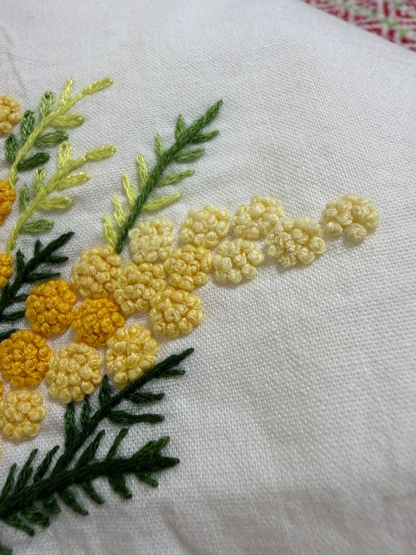 ミモザ刺繍テーブルクロス円形 140cm