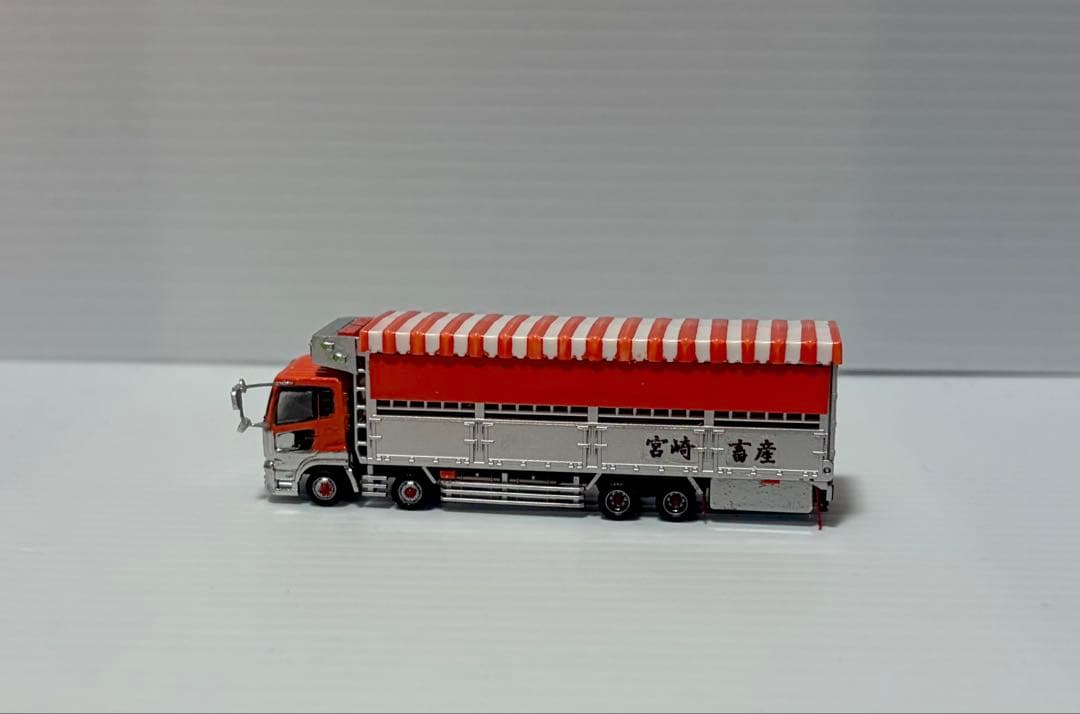 ＵＤトラックスクオン　４軸低床家畜運搬トラック　べこ車　トラックコレクション　オ