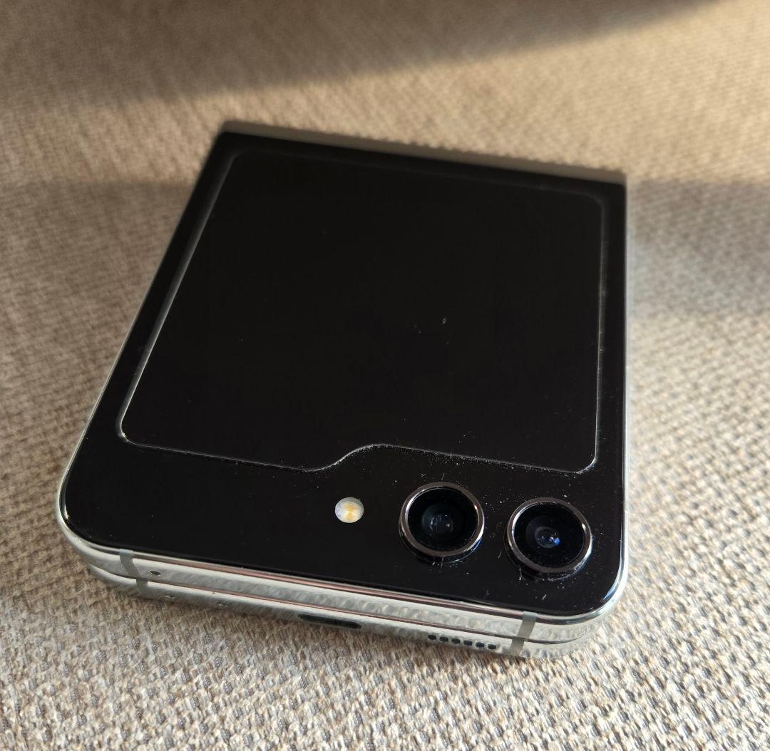 Galaxy Z Flip5 ジャンク品 本体のみ　ミント