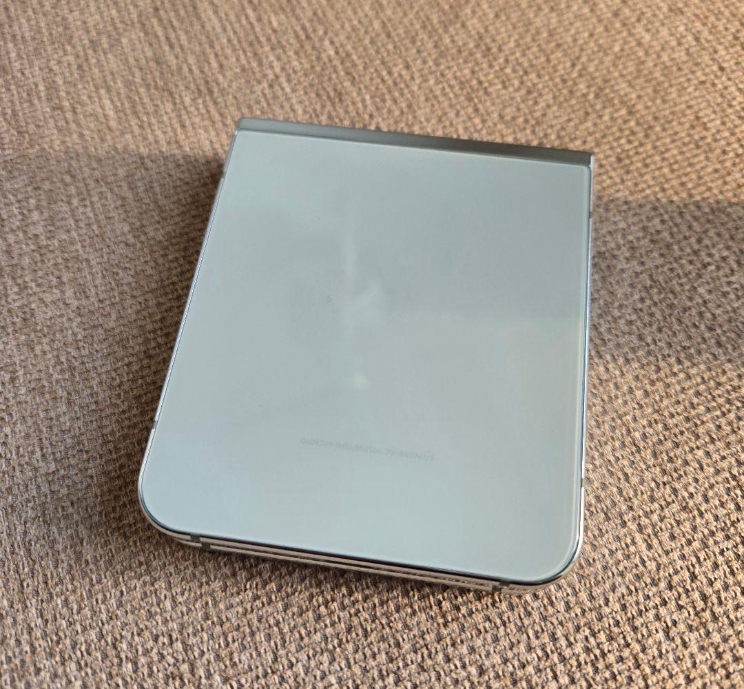 Galaxy Z Flip5 ジャンク品 本体のみ　ミント