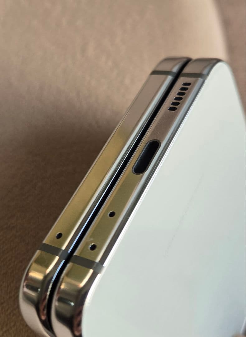 Galaxy Z Flip5 ジャンク品 本体のみ　ミント
