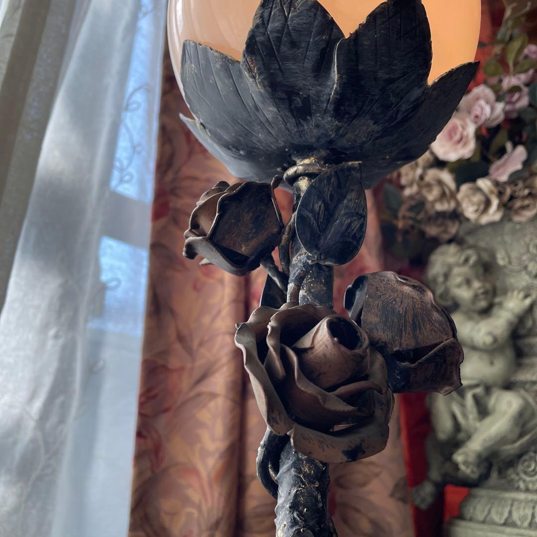 アンティーク　薔薇のインテリア　ランプ