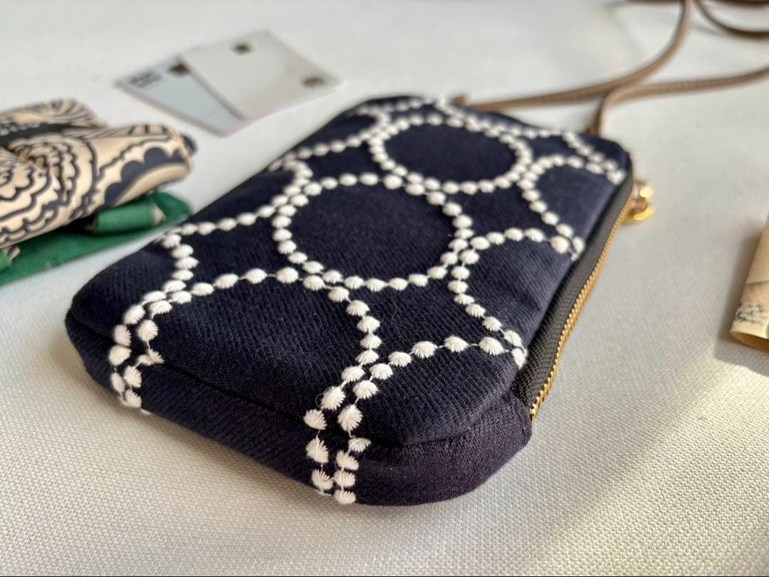 【スマホショルダー】ミナペルホネン タンバリン navy×white ネイビー